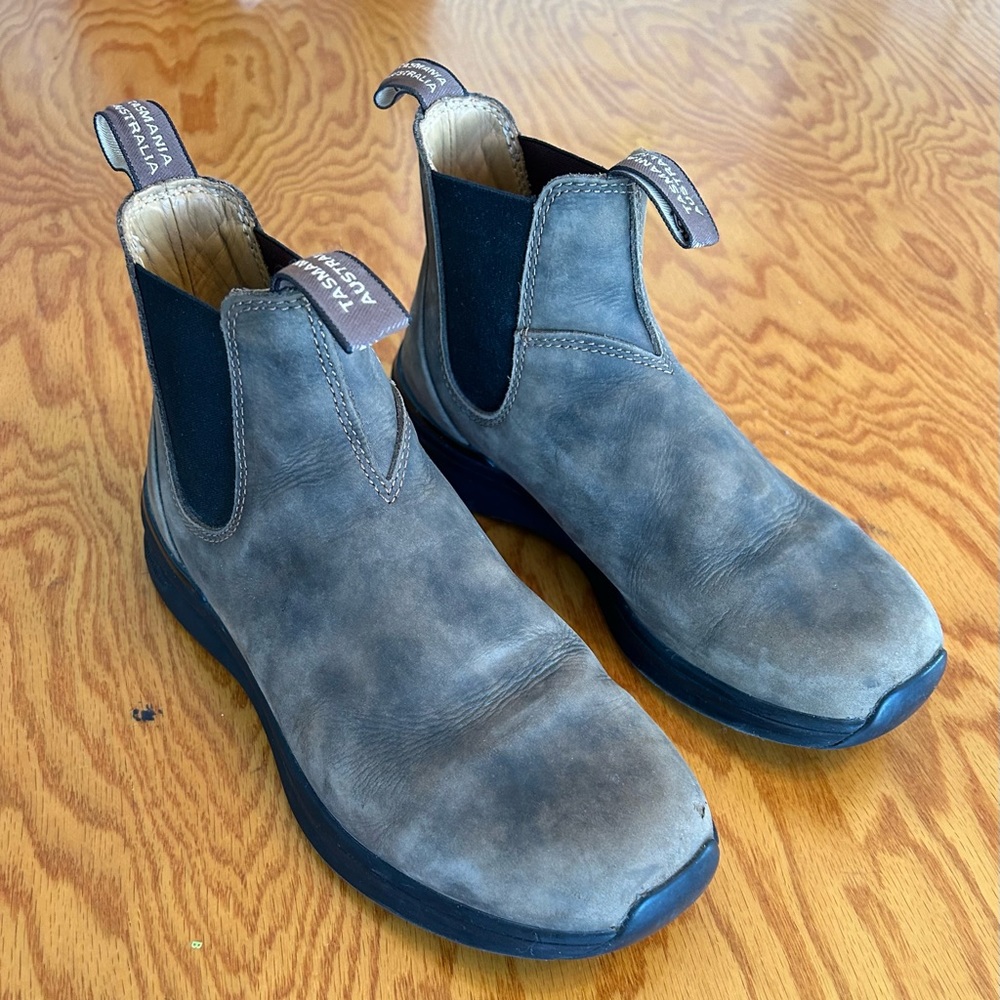 Blundstone #2144, Women’s Active Chelsea Boots - Rustic Brown, EUC